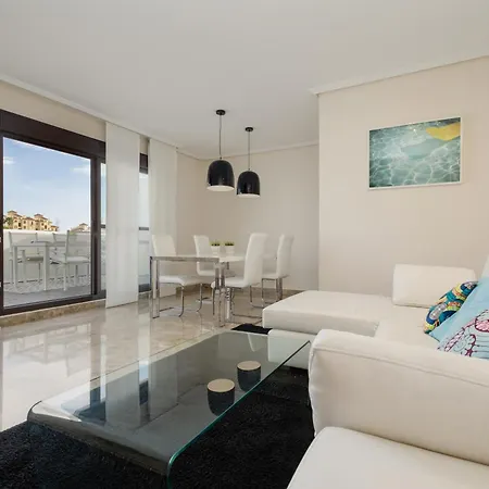 Moderno Apartamento De Dos Al Lado Del Golf Estepona